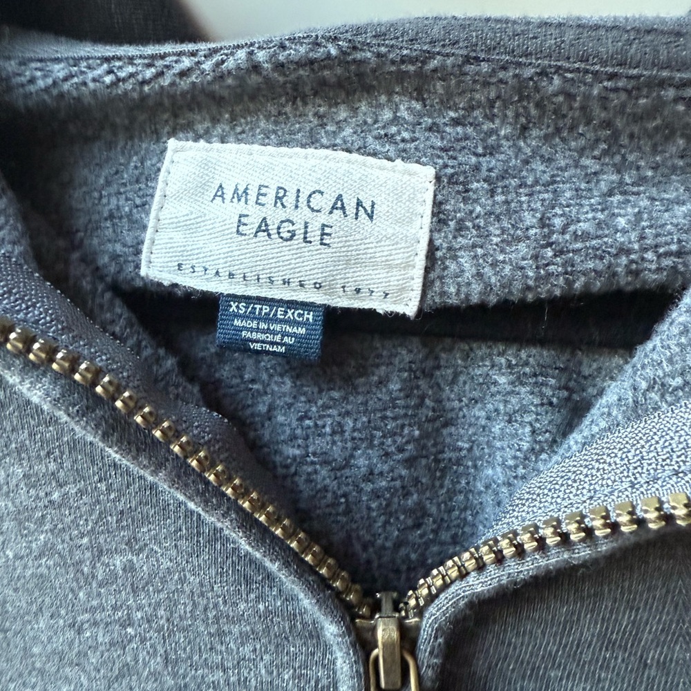 American Eagle fleece Zip-Up Hoodie
Smoked Black
Sz XS - Picture 3 of 4
